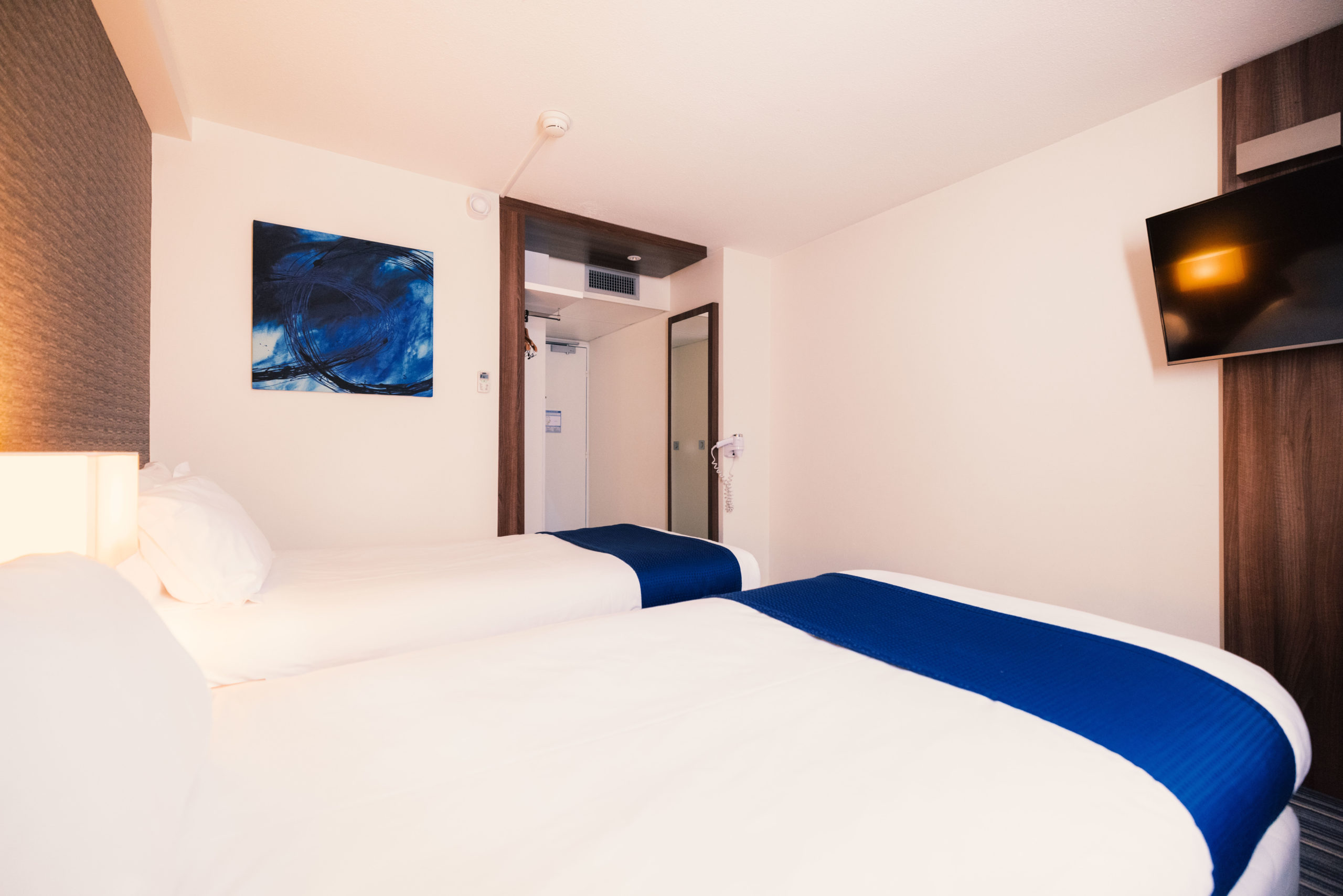 Chambre avec lits jumeaux standard - Hotel Holiday Inn Express Lille - Pge d'accueil et Chambre