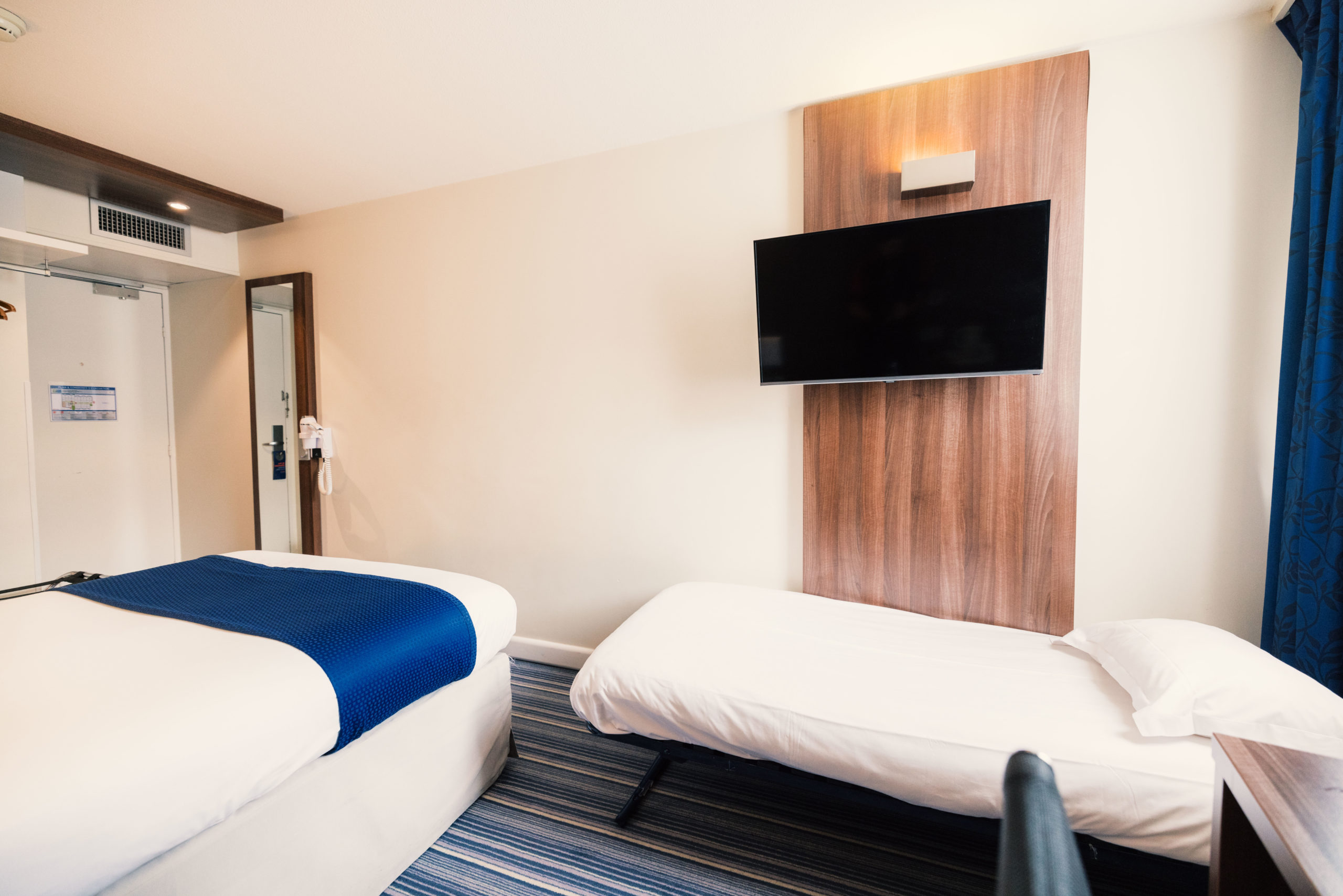 Holiday Inn Express Lille Chambre lits jumeaux et lit d'appoint - chambre familiale